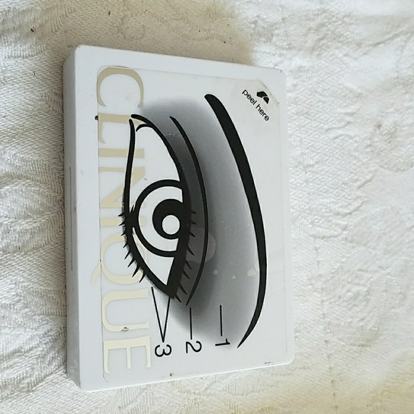 Eyeshadow - Picture 2 of 3